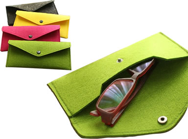 A pair of red glasses in a green snap-fastener glasses bag and four different colors bags on the left corner.